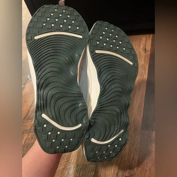 EUC Women’s Nike Motiva Walking Shoe Blue/White/Pink - Picture 10 of 11